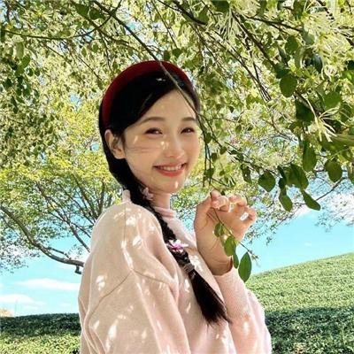 照片中的女孩