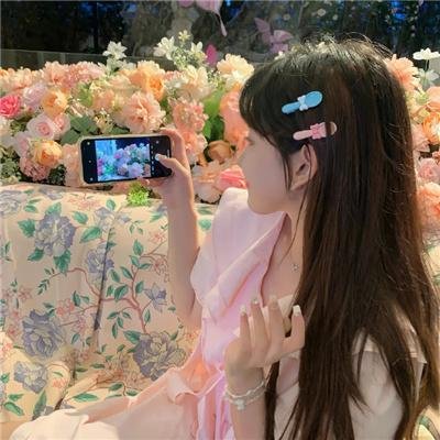 向天真的女生投降